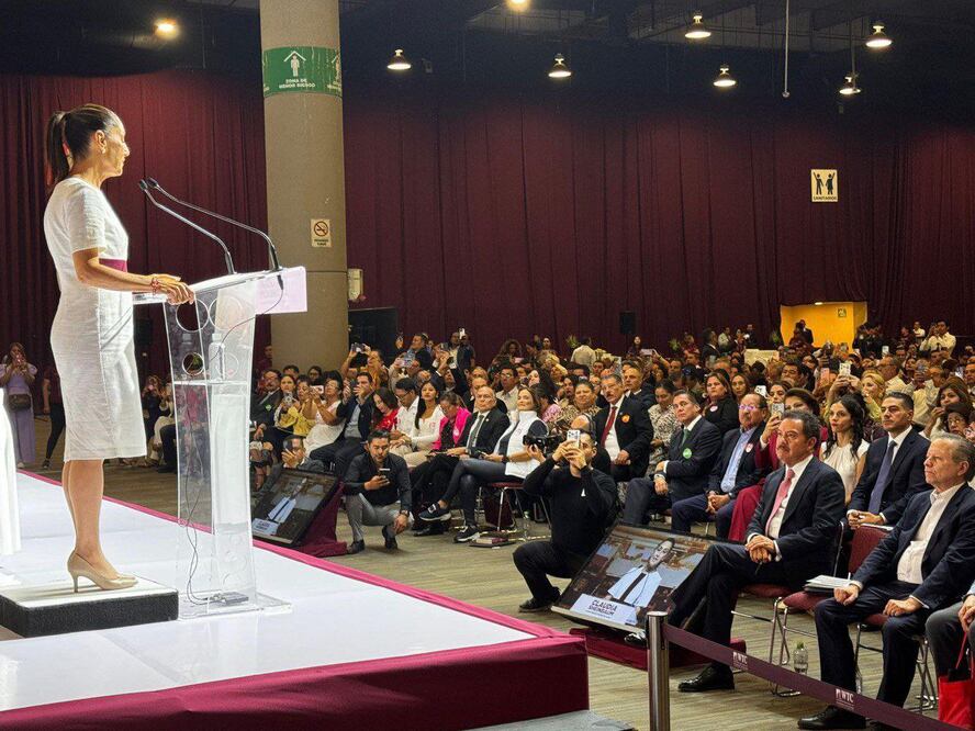 Claudia Sheinbaum se reunió con legisladores federales electos | Foto: Especial
