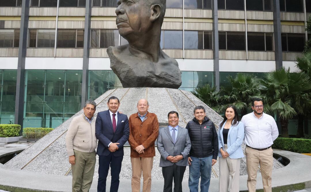 La paraestatal garantizó la entrega de 3 mil 500 toneladas de asfalto como apoyo inicial, que serán aplicados en obras de infraestructura en la capital y en los accesos estratégicos de la entidad | Foto: Gobierno del Estado.