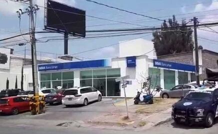 Asaltan a cuentahabiente en BBVA de Zavaleta