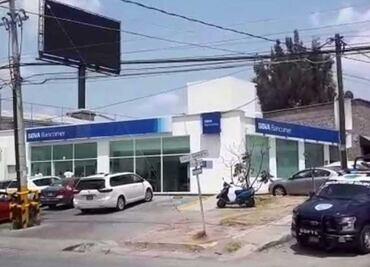 Asaltan a cuentahabiente en BBVA de Zavaleta