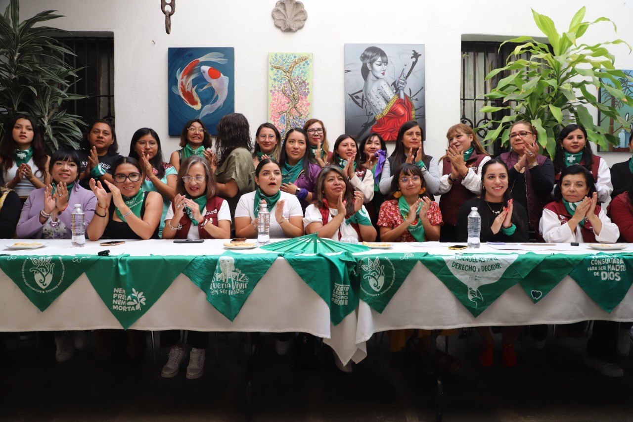 Activistas afines a la 4T celebran posible despenalización del aborto en Puebla