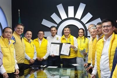 Obtiene Lalo Rivera constancia de registro del PRD a la gubernatura de Puebla