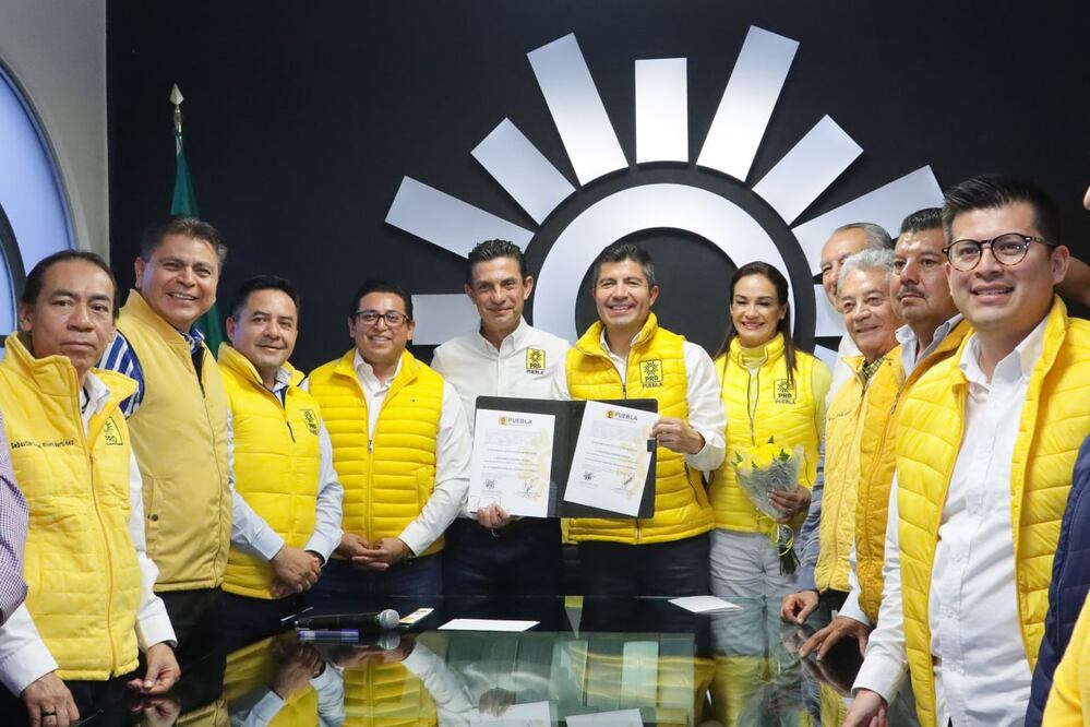 Eduardo Rivera Pérez se registró como precandidato a la gubernatura por el PRD | Foto: Agencia Es Imagen para El Universal Puebla