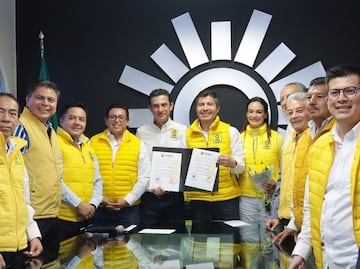 Obtiene Lalo Rivera constancia de registro del PRD a la gubernatura de Puebla