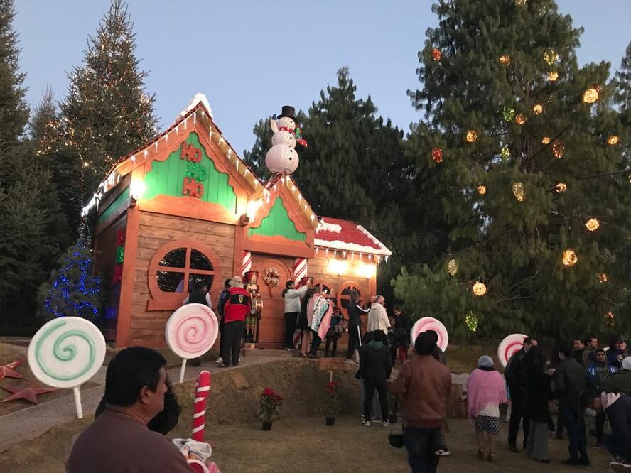 La villa iluminada de Noelandia estará hasta el 2 de enero de 2022. Foto: Volcanic Park
