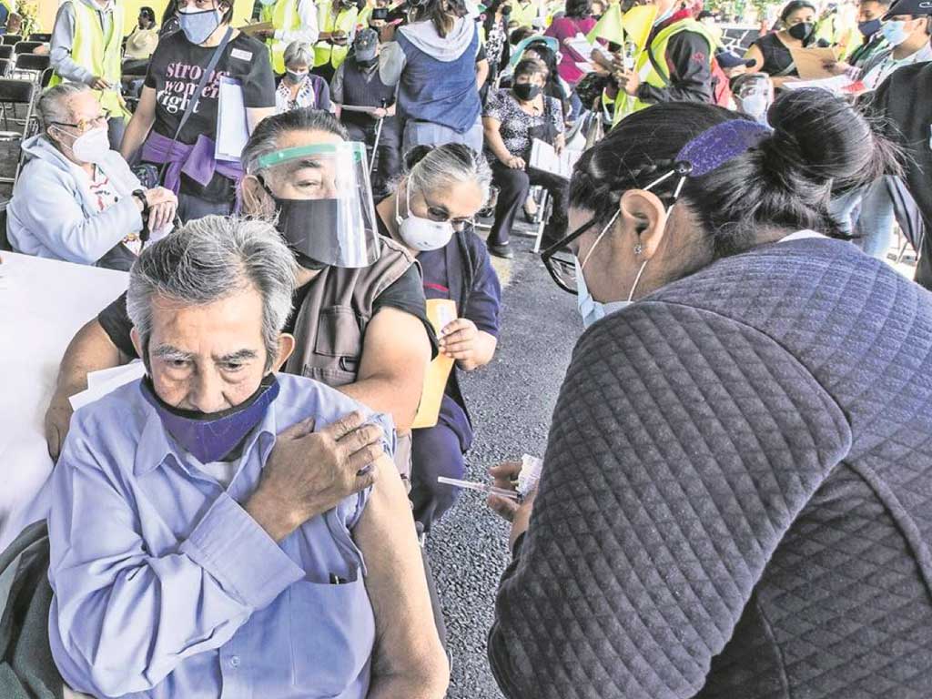 AMLO confía en avance de vacunación de adultos