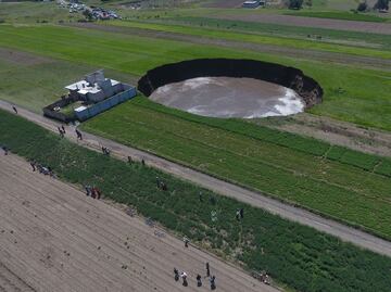 ¿Será? Dice Barbosa que socavón podría ser un manantial