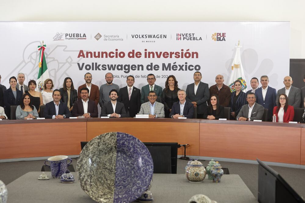 El gobernador Sergio Salomón y Volkswagen de México anuncian nueva inversión en Puebla | Foto: EsImagen