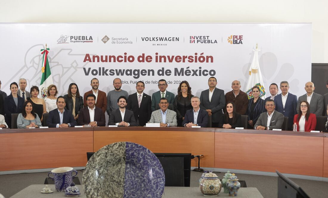 El gobernador Sergio Salomón y Volkswagen de México anuncian nueva inversión en Puebla | Foto: EsImagen