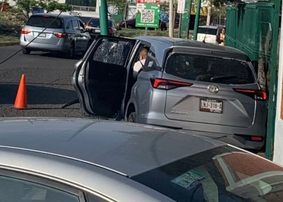 El padre de familia y los alumnos del Colegio Camino Real iban a bordo de esta camioneta | Foto: Redes sociales