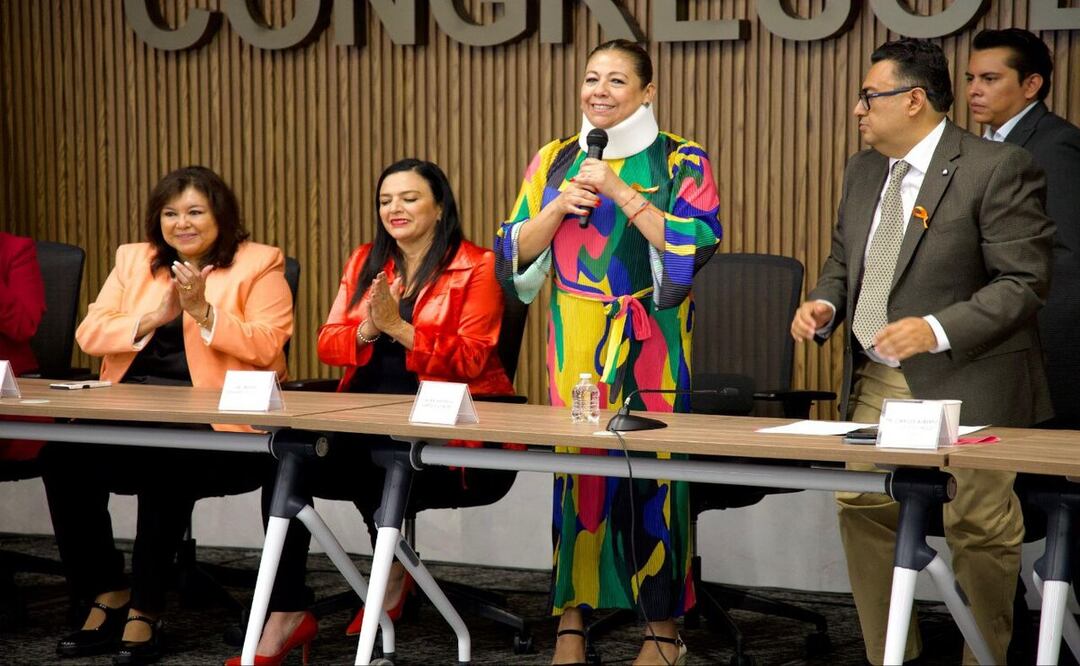 Laura Artemisa encabezó la inauguración del taller | Fotos: Congreso del Estado