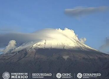 Entre nubes, así amanece el volcán Popocatépetl