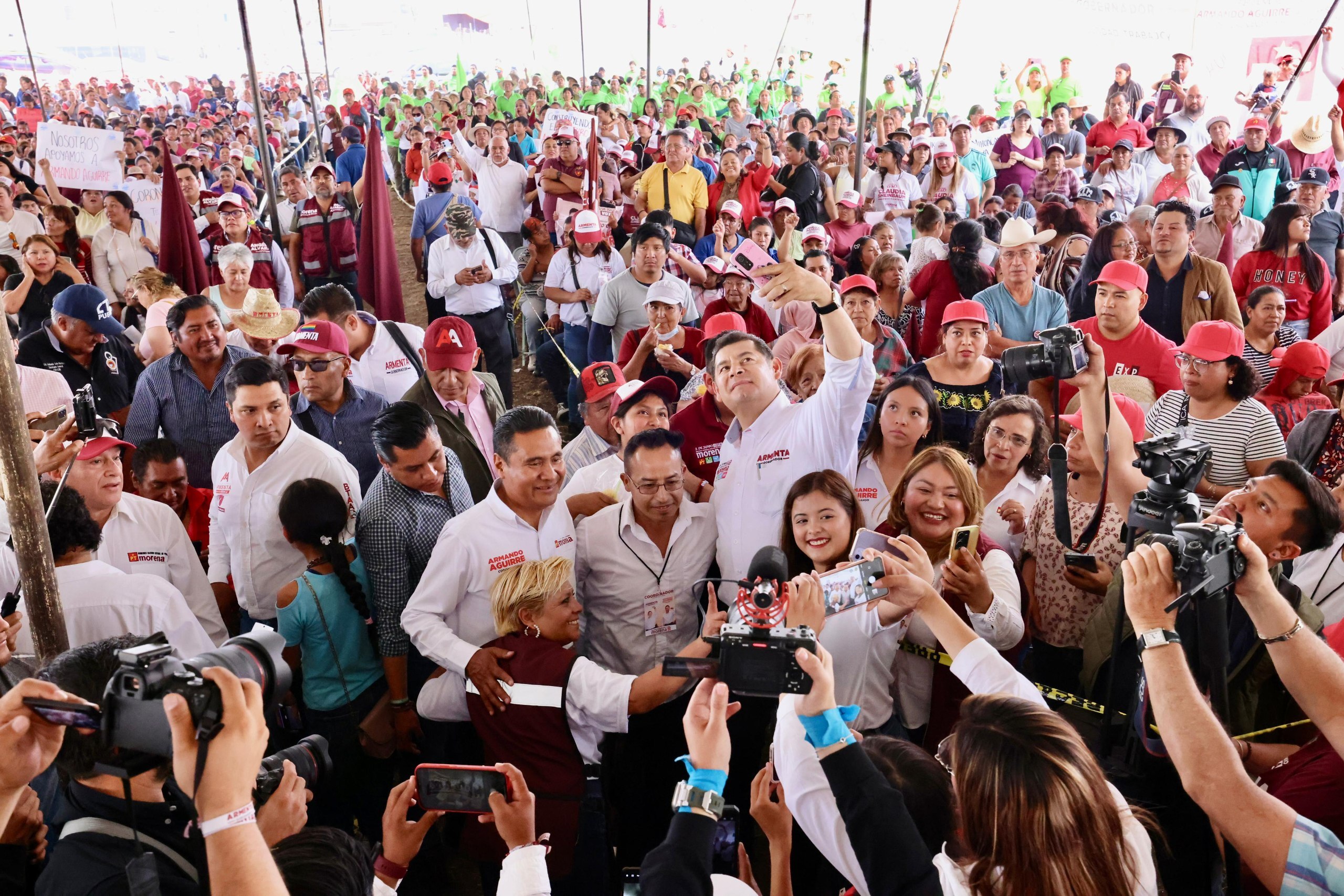 Alejandro Armenta plantea apoyo a estudiantes y obra participativa en Coronango