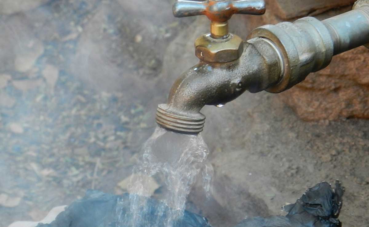 Fifís huachicolean agua en fraccionamientos para regar el jardín