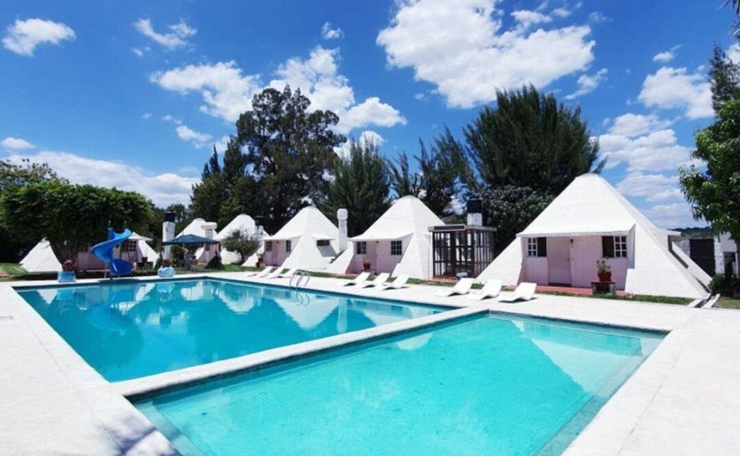 La peculiar forma de estas casitas es casi futurista | Foto: lasvillas.mx