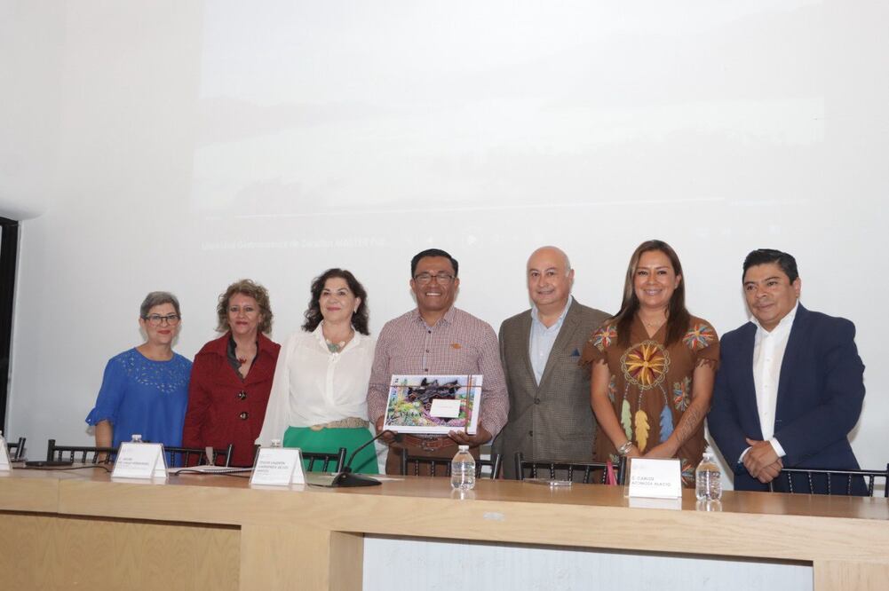 El diputado Edgar Garmendia encabezó el evento | Foto Congreso del Estado de Puebla