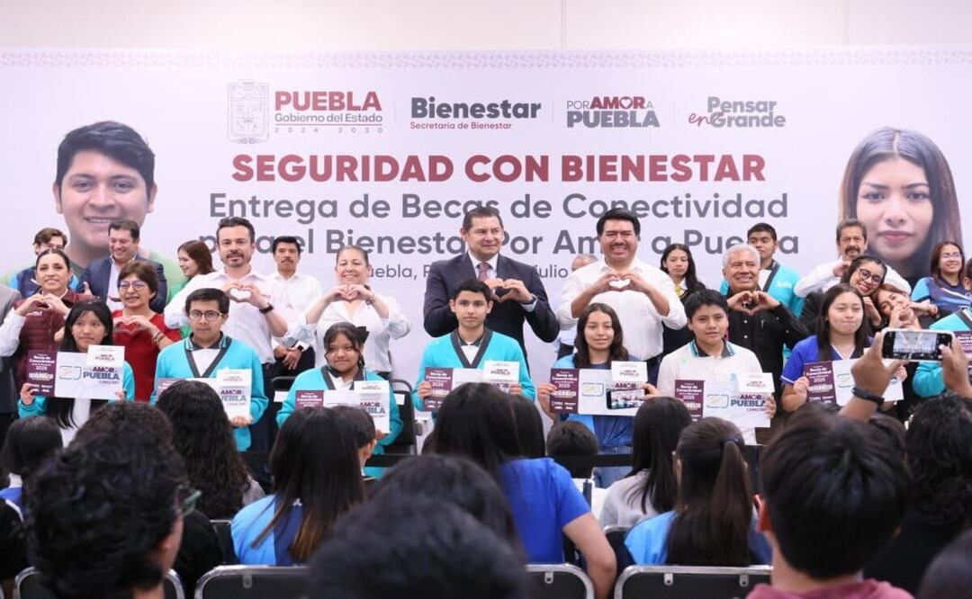 "La conectividad se ha convertido en una herramienta fundamental en el proceso educativo": Lilia Cedillo | Foto: Gobierno del Estado