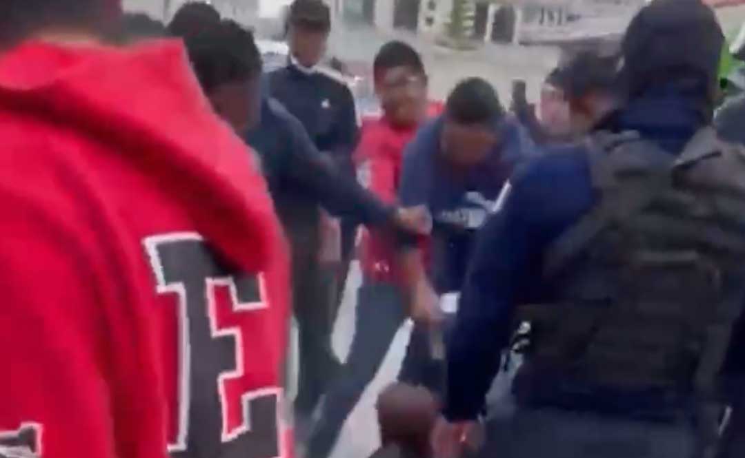 Rescatan a dos rateros de ser linchados en San Salvador El Verde