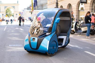 Con este micro coche eléctrico también puedes ir en el carril de las bicicletas