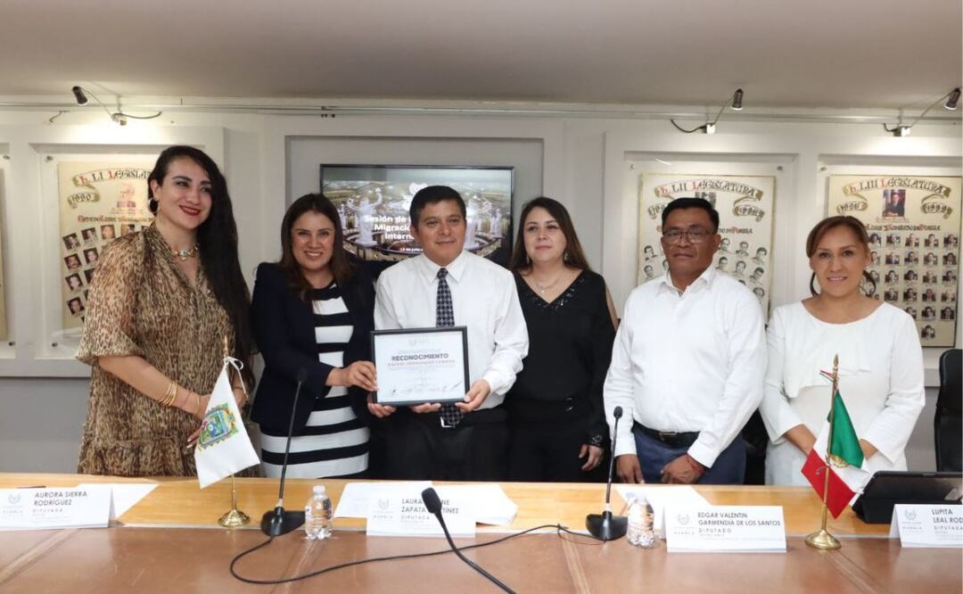 Rafael Corona fue reconocido en el Congreso de Puebla | Foto: Congreso del Estado de Puebla