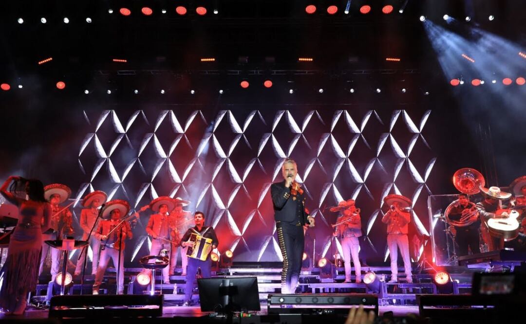 Alejandro Fernández fue todo un éxito en la Feria de Puebla, sin embargo, aún quedan muchos artistas que se presentarán en el Teatro del Pueblo. | Foto: Agencia Es Imagen para El Universal Puebla