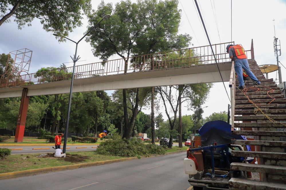 Este fin de semana se va a concretar el retiro del puente peatonal frente a Plaza Dorada | Foto: