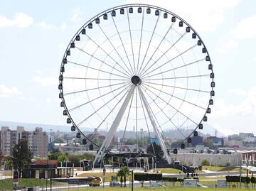 Estas ruedas de la fortuna compiten con la Estrella de Puebla ¿Cuál es mejor?