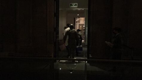 Llega personal a Palacio Nacional con vacuna para AMLO