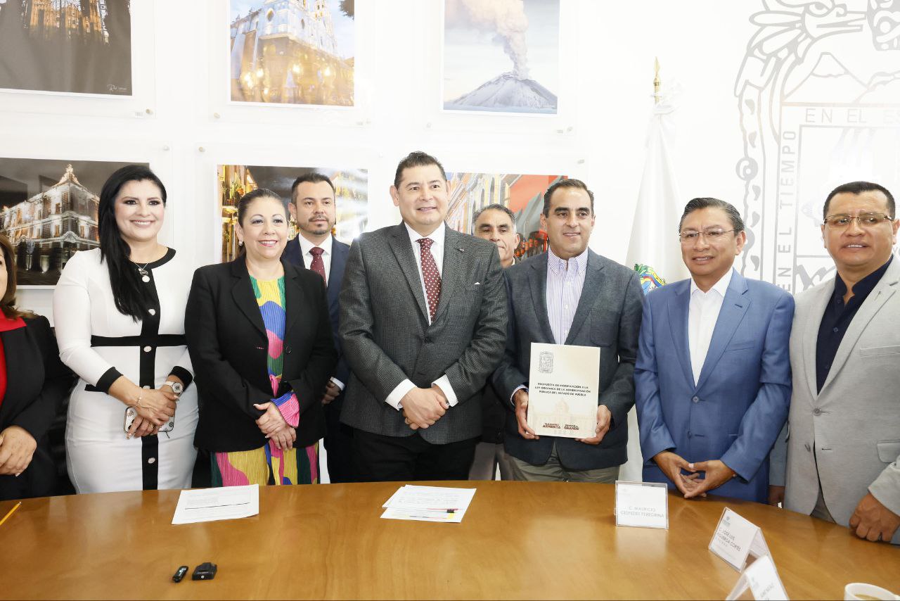 Alejandro Armenta entrega propuesta de nueva Ley Orgánica al Congreso de Puebla
