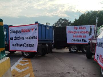 Bloquean la autopista México-Puebla a la altura de la caseta de San Marcos