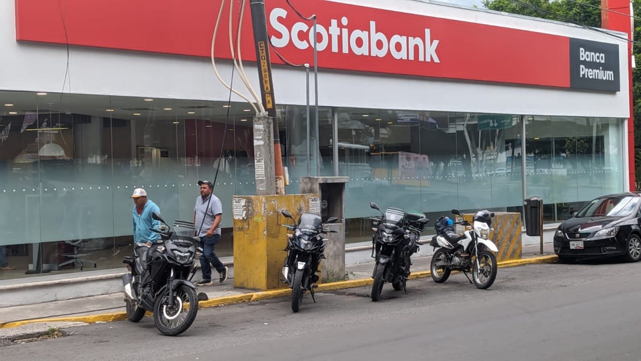Balacera en Plaza Dorada: Motosicarios atacan a hombre afuera del Scotiabank