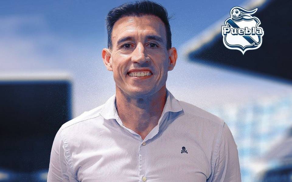 Con Ángel Luis Catalina, actual director deportivo del Puebla FC, prácticamente con las maletas hechas para asumir el cargo de gerente de la selección mayor de Costa Rica, la opción del español Francisco Rodríguez como nuevo estratega del club parece desvanecerse. 

Foto: Producción El Universal Puebla