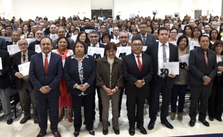 Personal académico y administrativo de la BUAP recibe reconocimientos por antigüedad