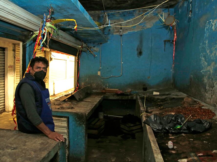 Mercados municipales, en estado de abandono, acusan locatarios