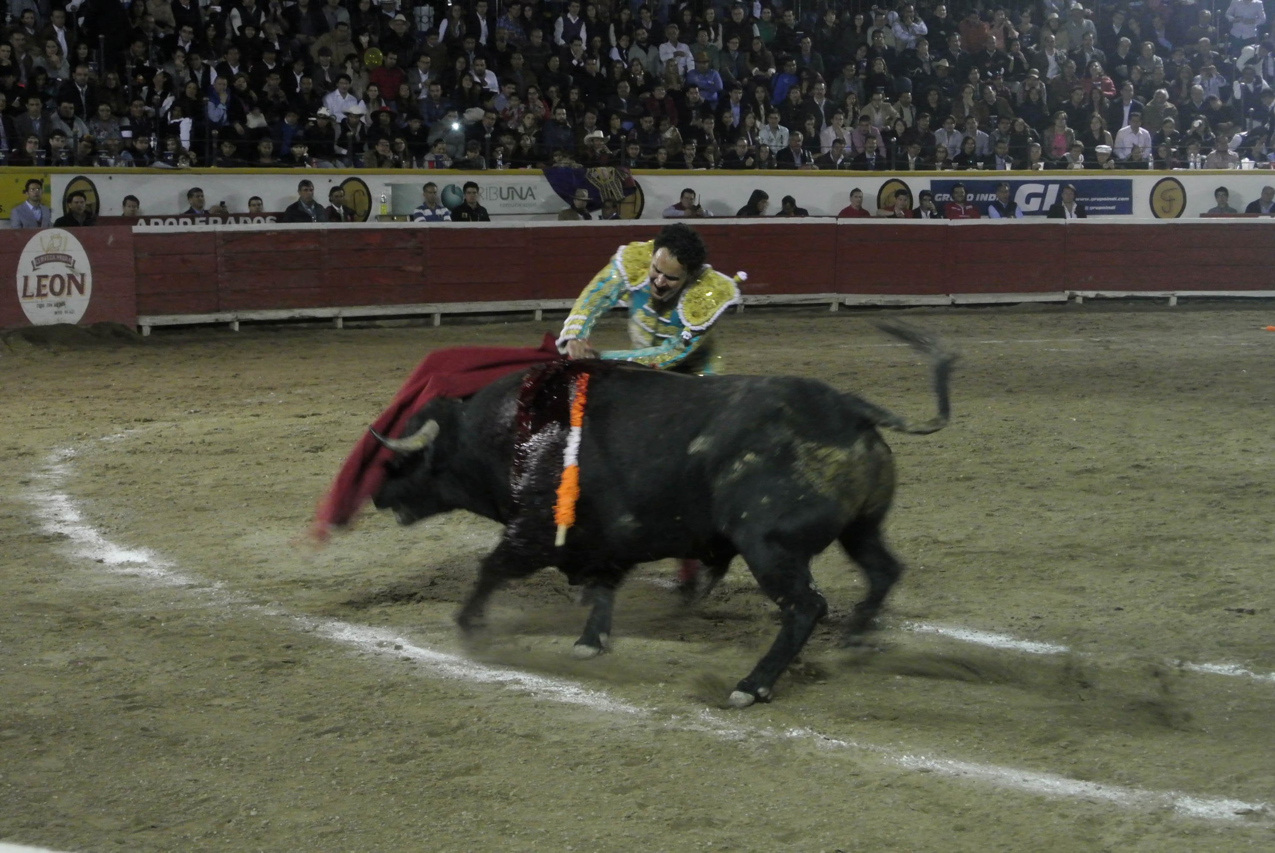 Ahora suspenden corrida de toros en Ixtacamaxtitlán