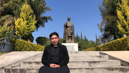 ​La vida de un joven seminarista; cambiar la fiesta por dedicarse a Dios