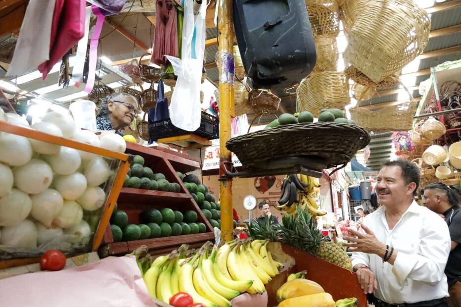 Nacho Mier saludó a locatarios y compradores en el mercado Independencia | Fotos Especiales