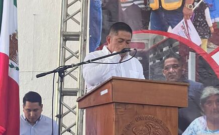 Cabildo suspende a edil de Zapotitlán por disparar a una escuela