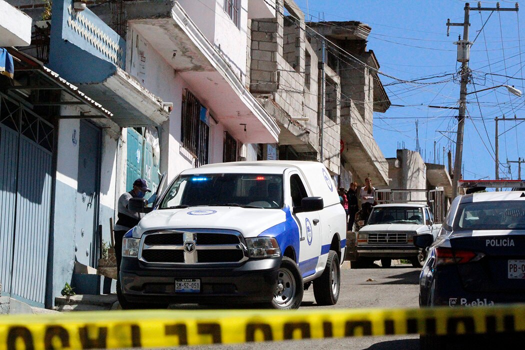 Dos albañiles electrocutados en Xochimehuacán, uno muere