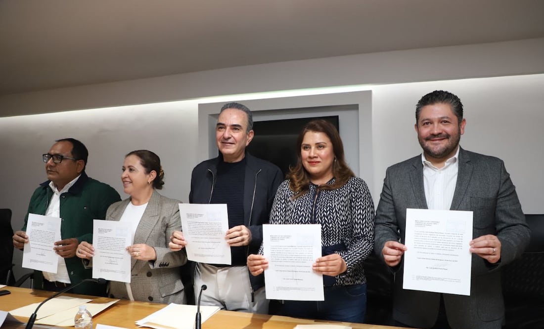 Cinco diputados dejan este lunes con sólo un legislador a la bancada del PRI en el Congreso de Puebla | ES IMAGEN