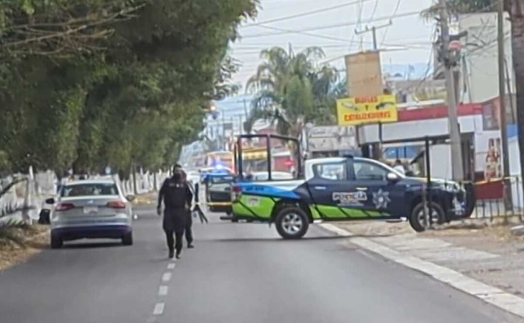 Cuatro hombres fueron asesinados en su vehículo sobre la calzada Alfredo Toxqui, en San Sebastián de Aparicio | Foto: Agencia Es Imagen para El Universal Puebla