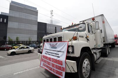 Protestan transportistas frente al Complejo Metropolitano de Seguridad de Puebla
