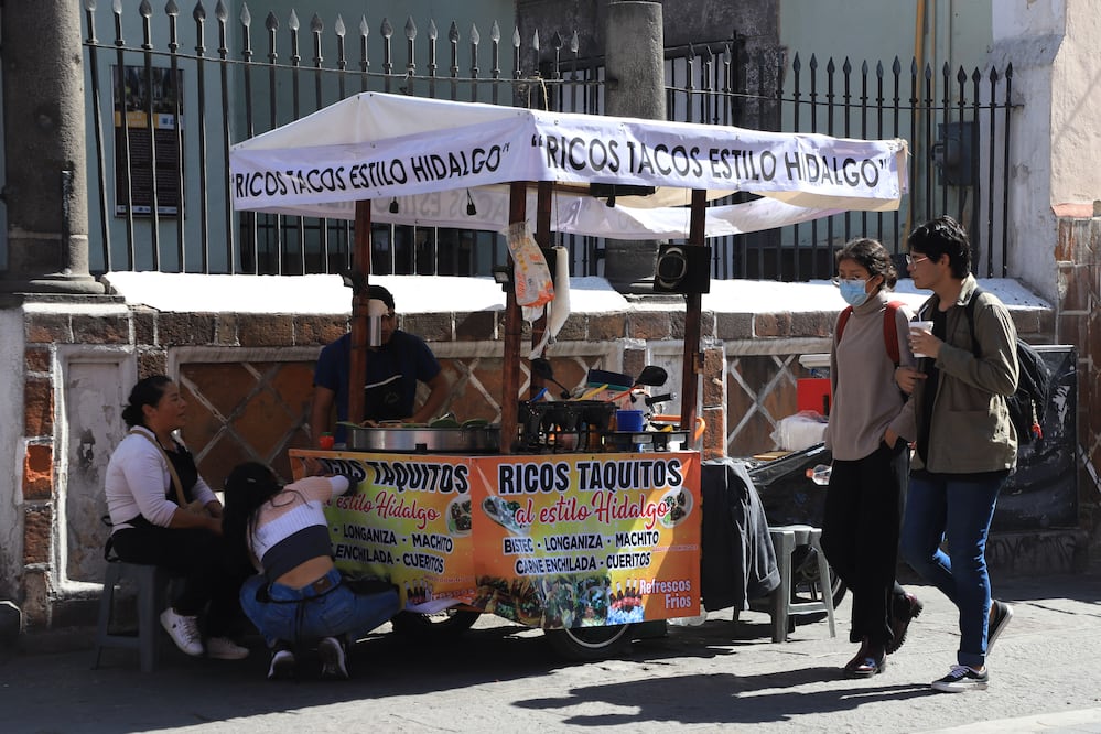 En Año Nuevo podrán instalarse puestos de comida en las iglesias del centro de Puebla | Foto: Agencia Es Imagen para El Universal Puebla