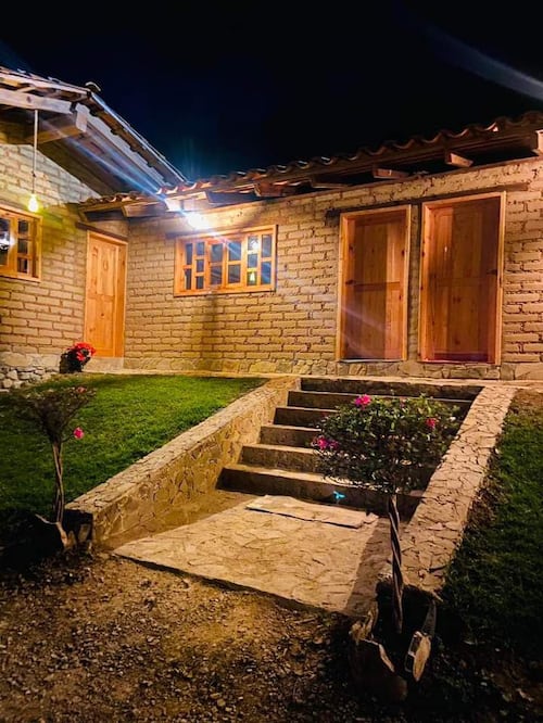 En el Pueblo Mágico donde abunda el oro hay varias opciones de hospedaje | Foto: Facebook Cabañas Quinto Elemento