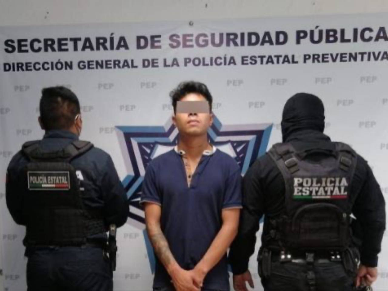Atrapan a dealer que entregaba cristal en pleno zócalo de Puebla