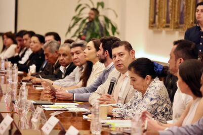 Alejandro Armenta realiza reunión de trabajo con 11 Coordinaciones de Transición