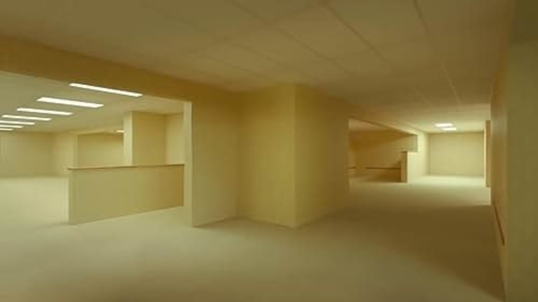 Kane Parsons, el director del filme, ordenó la construcción de 2,800 metros cuadrados de escenarios reales, lo cual se traduce a la perfección en la pantalla grande | Foto: A24