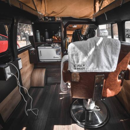 Combigotes. Fanáticos de VW Convierten Combi en una barbería