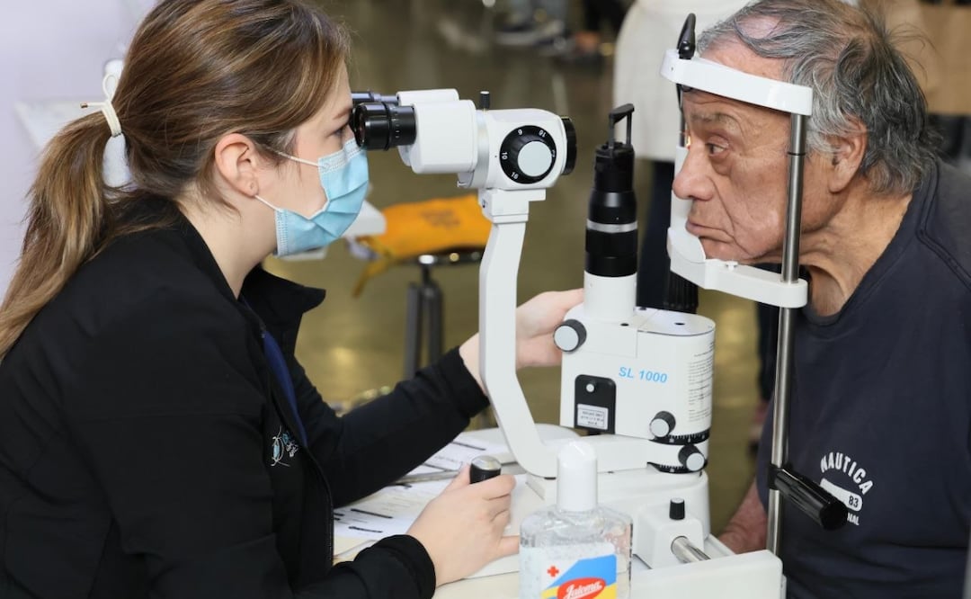 Las edades de los pacientes se ubican principalmente entre los 40 y 60 años, con diversos padecimientos oculares | Foto: Gobierno del Estado