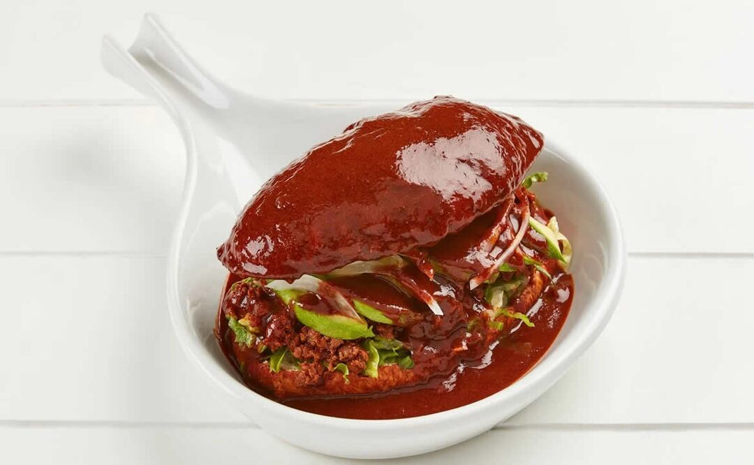 Este antojito es primo de la torta ahogada y del pambazo. Foto: cortesía Del Bosque Restaurante